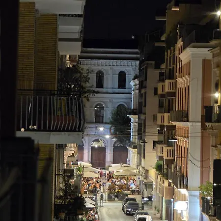Attico Imperiale - In Centro, Tra Stazione E Vecchia Бари