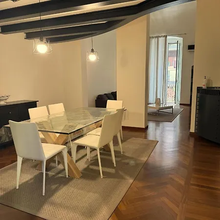 Apartamento Attico Imperiale - In Centro, Tra Stazione E Vecchia